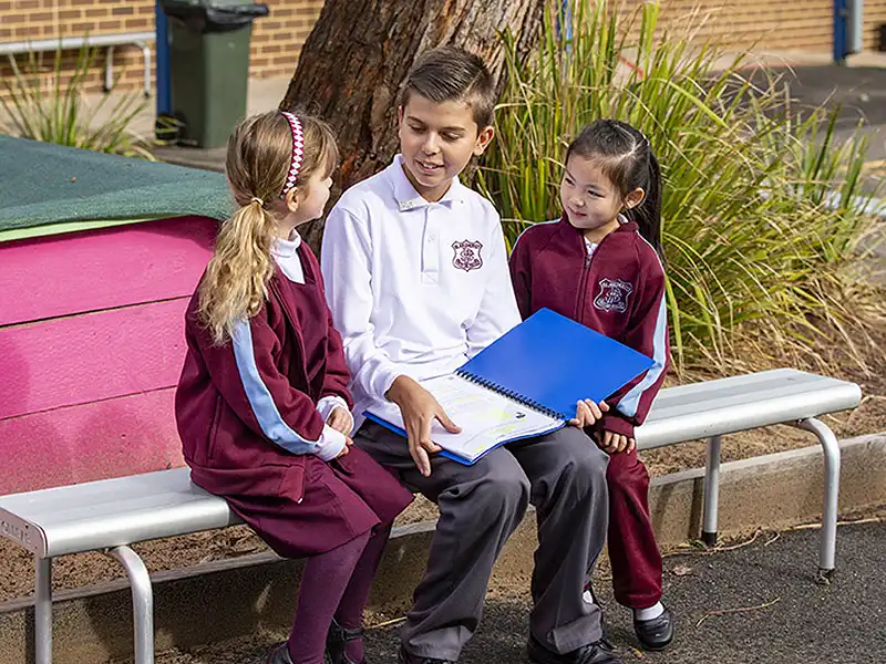 a set of primary school age children sitting and talking about the peer support program